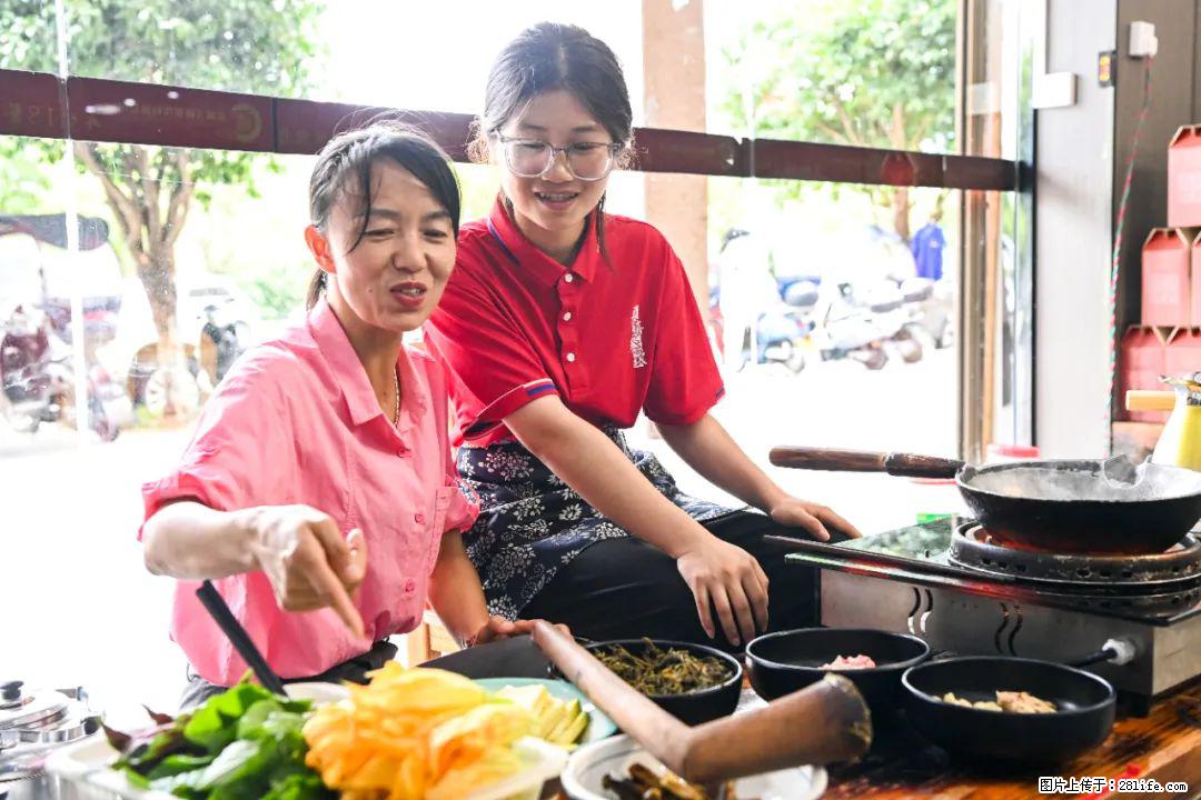 全网追的“扁担女孩”,找了一份暑假工,时薪12元 - 通辽生活资讯 - 通辽28生活网 tongliao.28life.com